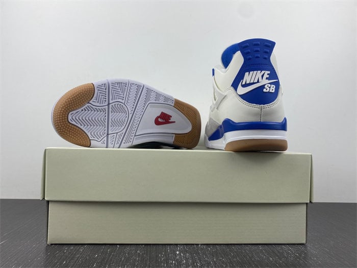 Nike SB x Air Jordan 4 DR5415-104