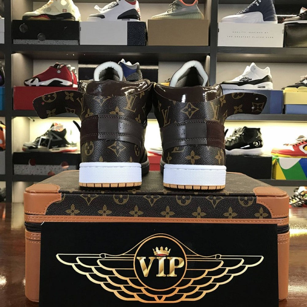 OFF-WHITE X AIR JORDAN 1 ??CUSTOMS  554724-555