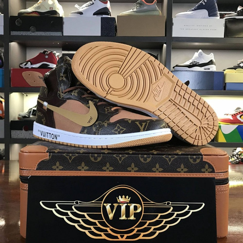 OFF-WHITE X AIR JORDAN 1 ??CUSTOMS  554724-555
